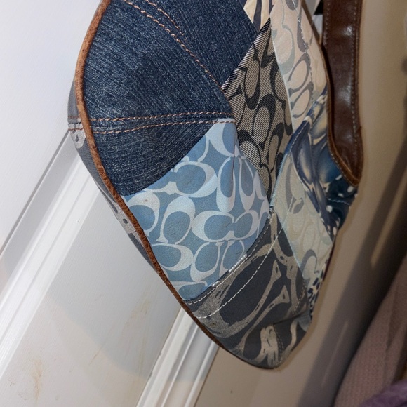 Coach - Picture 4 of 4